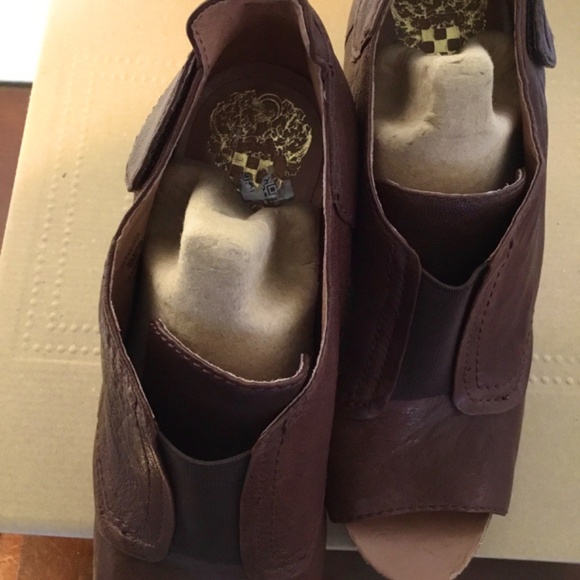 Vince Camuto Brown Leather Heels Size 8 - Picture 7 of 11